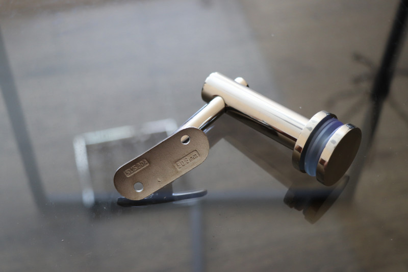 Держатель поручня Inoxstore на стекло, регулируемый по высоте, ложемент-шарнир под Ø 42,4 мм/50,8 мм, полированный,  AISI 304