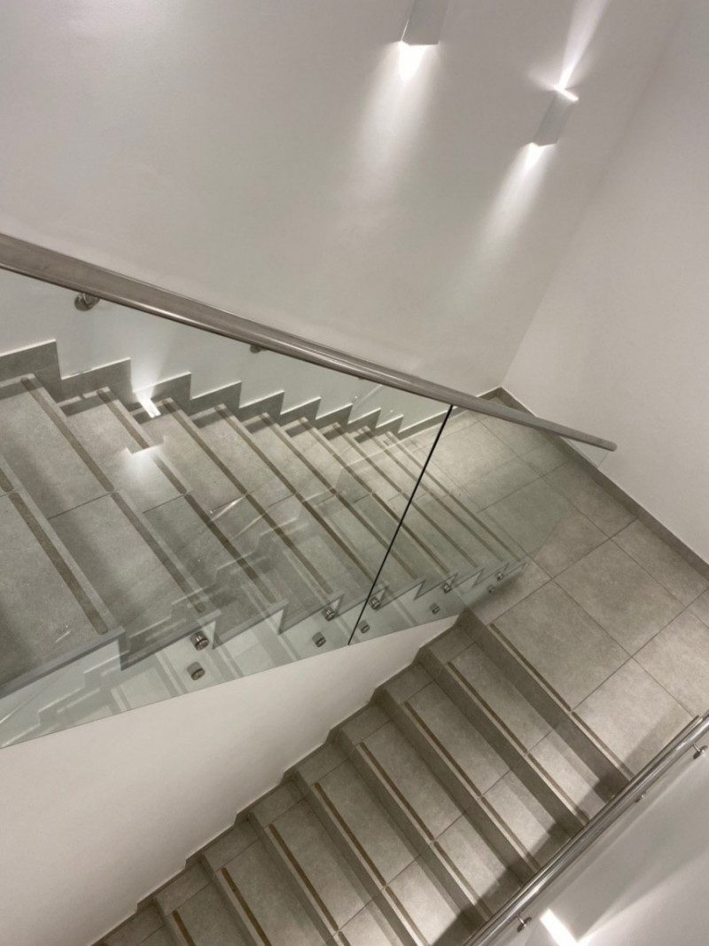 Поручень на стекло 42,4 мм с пазом 24х24 мм, полированная, AISI 304