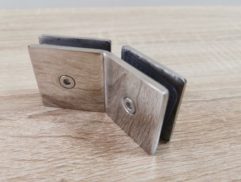 Соединитель стекла Inoxstore 45х90х4 мм на 135°, полированный, AISI 304