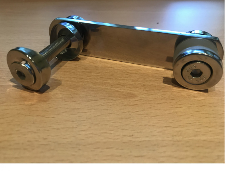 Стеклодержатель Inoxstore пластинчатый 23х115 мм, шайба 25 мм, под Ø 38,1 мм, под стекло 8-10 мм односторонний, полированный, AISI 304