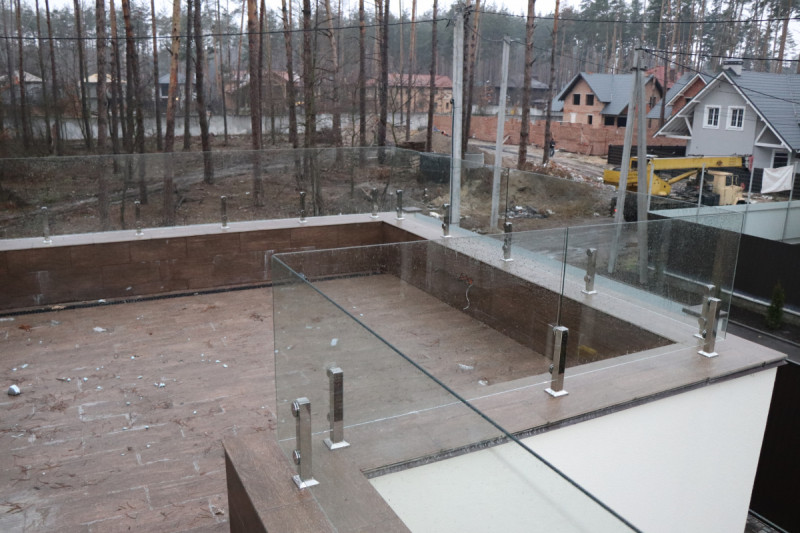 Стеклодержатель Inoxstore напольный с точечным креплением, 40х40х400 мм, рутель Ø 50 мм, полированный, AISI 304