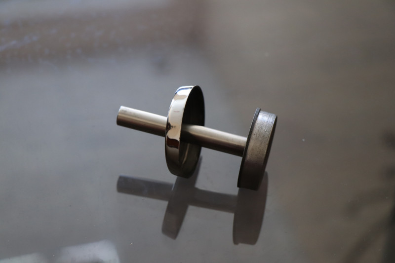 Кронштейн на стойку Inoxstore Ø 38,1х1,5 мм, с крышкой, h-100 мм, без ложемента, полированный, AISI 304