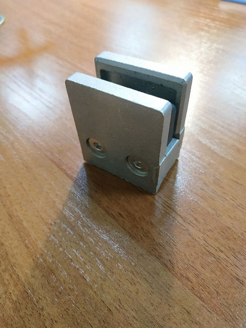 Стеклодержатель Inoxstore литой квадратный 45х45х27 мм / Ø 38,1 мм, под стекло 8 мм, ZAMAK