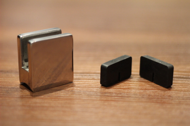 Стеклодержатель Inoxstore литой квадратный 45х45х27 мм / Ø38,1 мм, под стекло 6 мм, полированный, AISI 304