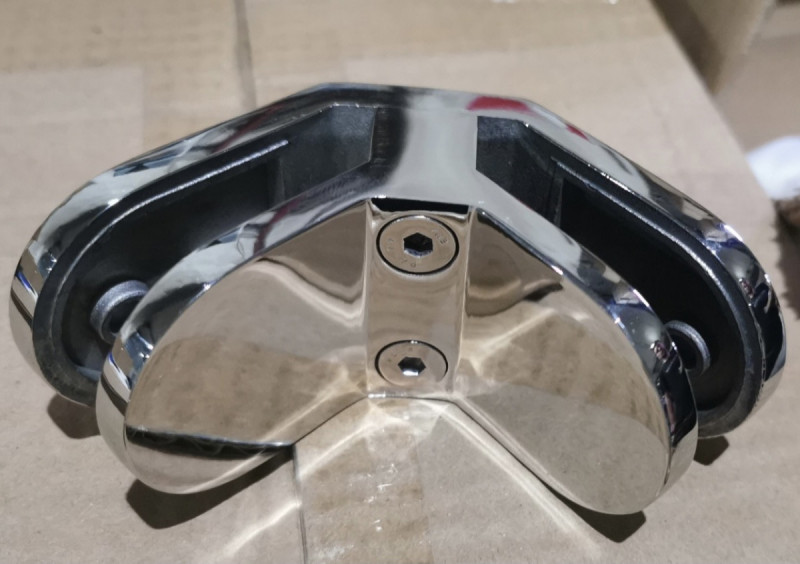 Соединитель стекла Inoxstore 90°, 82х45х30, под стекло 12 мм, полированный, AISI 304