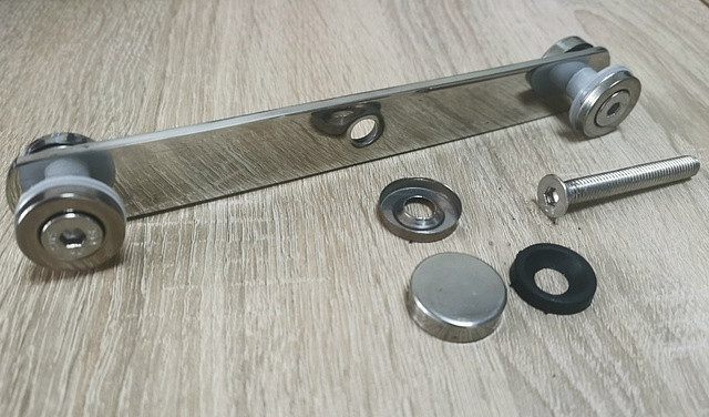 Стеклодержатель Inoxstore пластинчатый 23х200 мм, шайба 25 мм, под стекло 8-10 мм, полированный, AISI 304