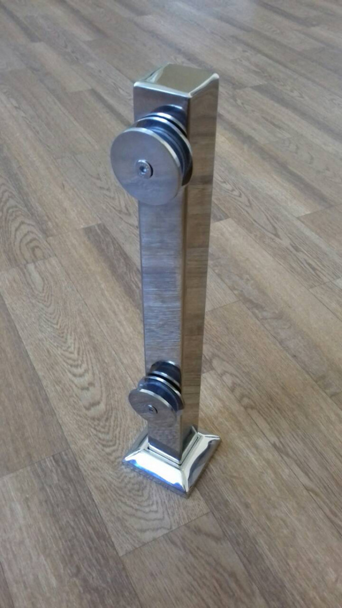 Стеклодержатель Inoxstore напольный с точечным креплением, 40х40х400 мм, рутель Ø 50 мм, полированный, AISI 304