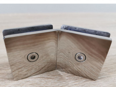 Соединитель стекла Inoxstore 45х90х4 мм на 135°, полированный, AISI 304