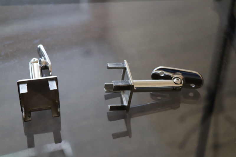 Кронштейн на стойку Inoxstore 40х40х1,5 мм, h-70,5 мм, ложемент-шарнир под Ø 42,4мм/50,8мм, полированный, AISI 304