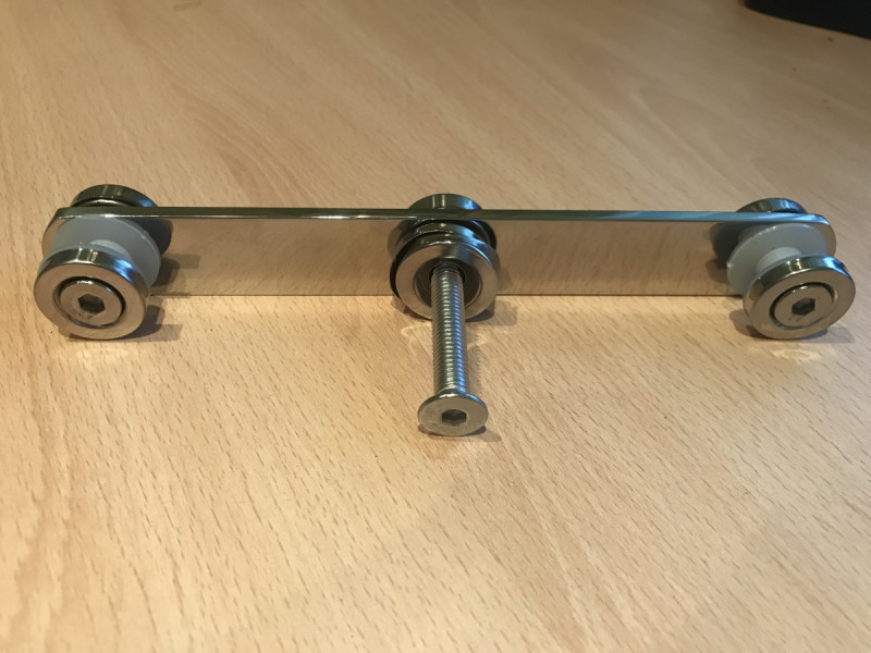 Стеклодержатель Inoxstore пластинчатый 23х200 мм, шайба 25 мм, под Ø 38,1 мм, под стекло 8-10 мм, полированный, AISI 304