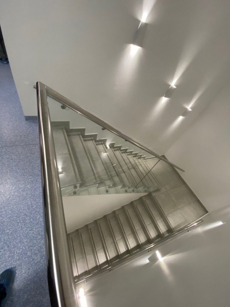 Поручень на стекло 42,4 мм с пазом 24х24 мм, полированная, AISI 304