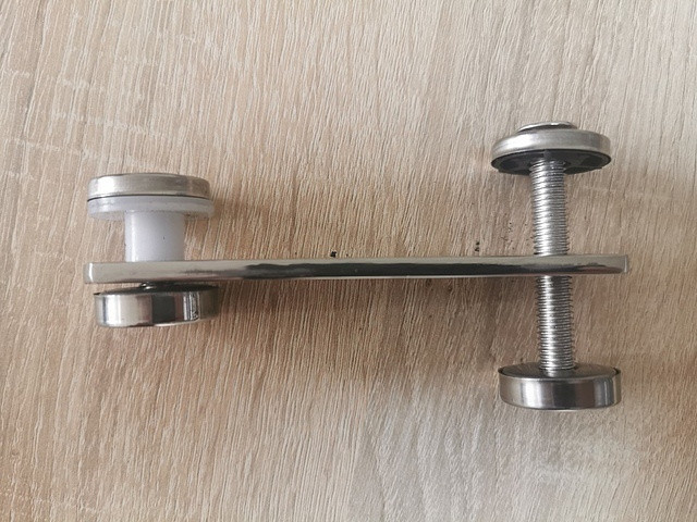 Стеклодержатель Inoxstore пластинчатый 23х115 мм, шайба 25 мм, под стекло 8-10 мм, односторонний, полированный, AISI 304