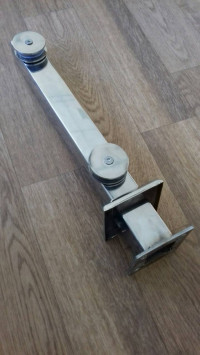 Стеклодержатель Inoxstore напольный с точечным креплением, 40х40х400 мм, рутель Ø 40 мм, полированный, AISI 304