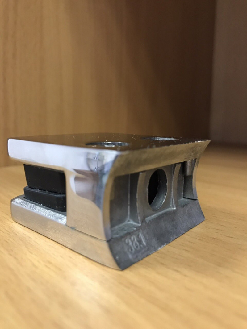 Стеклодержатель Inoxstore литой квадратный 45х45х27 мм / Ø38,1 мм, под стекло 6 мм, полированный, AISI 304