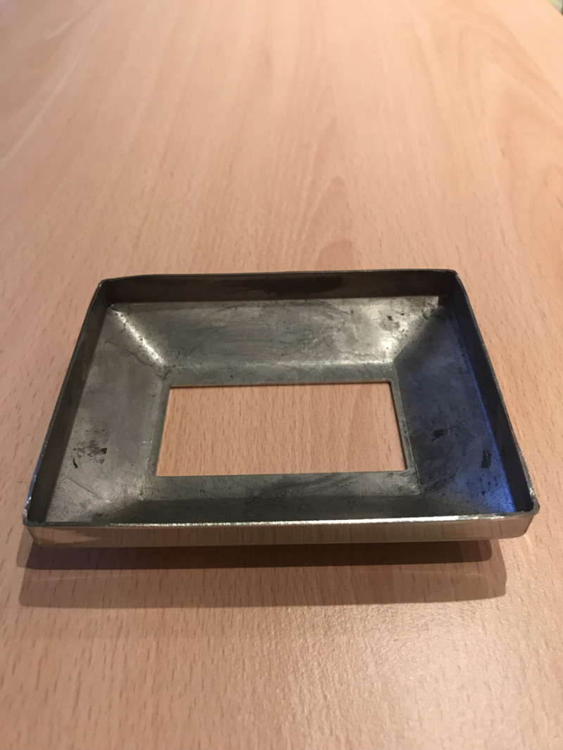 Декоративная крышка Inoxstore "Пирамида" 80х80х0,8 мм под трубу 40х20 мм, полированная, AISI 304