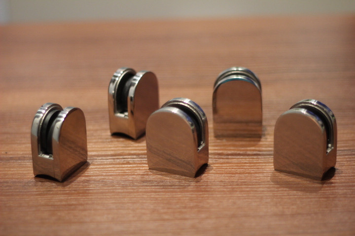 Стеклодержатель Inoxstore литой полукруглый 40х50х25 мм / Ø 38,1 мм, под стекло 8 мм, полированный, AISI 304