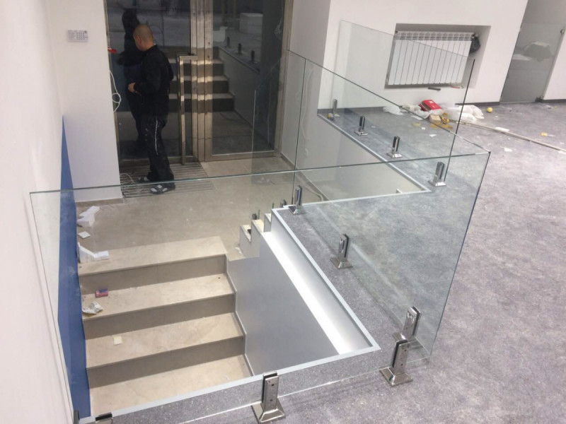 Стеклодержатель Inoxstore напольный литой, 50х45х162 мм, полированный, AISI 304