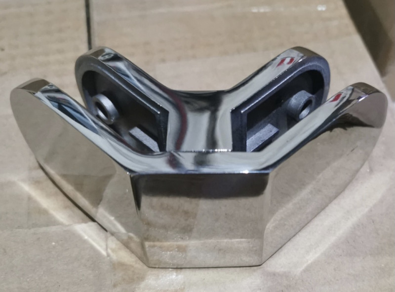 Соединитель стекла Inoxstore 90°, 82х45х30, под стекло 12 мм, полированный, AISI 304