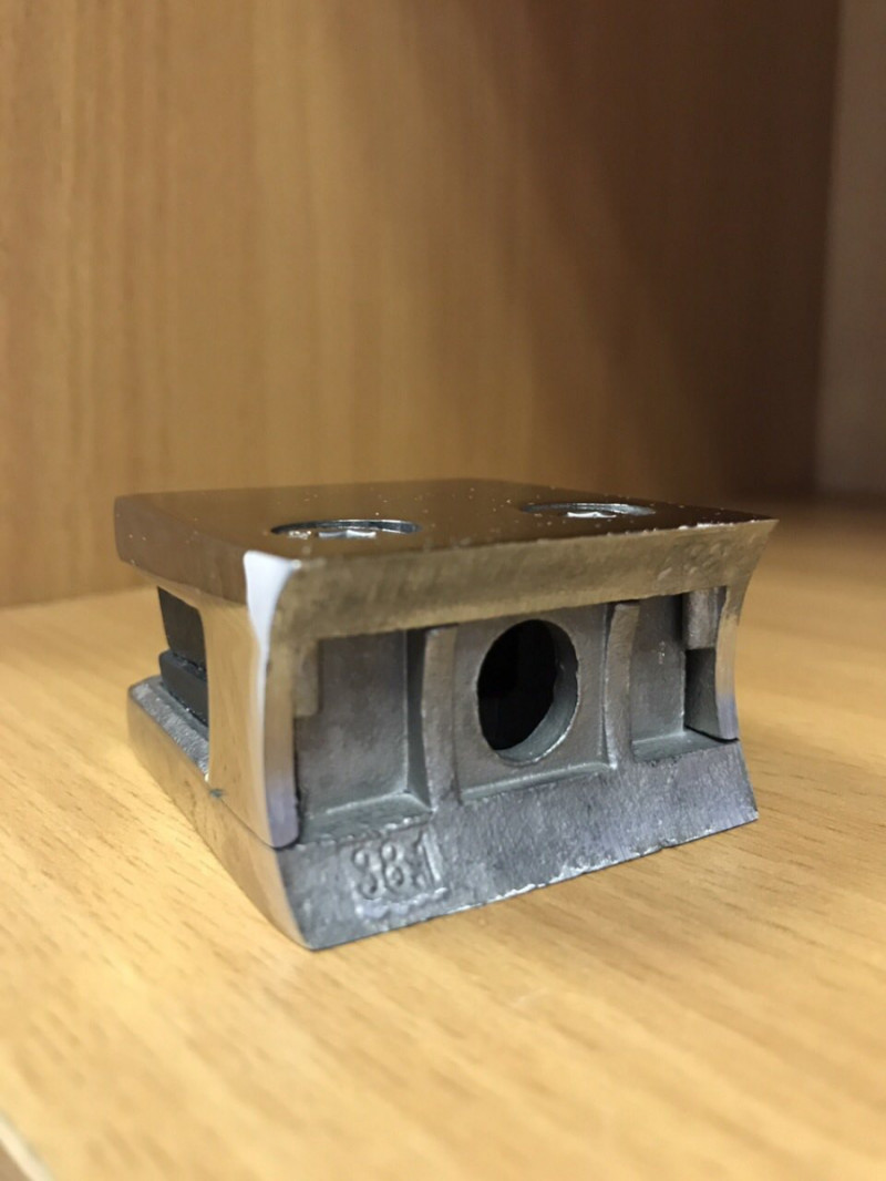 Стеклодержатель Inoxstore литой квадратный 45х45х27 мм / Ø 38,1 мм, под стекло 8 мм, полированный, AISI 304