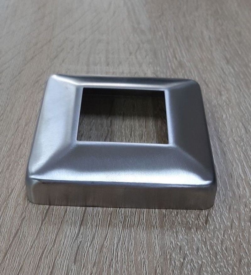 Декоративная крышка Inoxstore "Модерн" 80х80х0,8 мм под трубу 40х40 мм, сатинированная, AISI 304