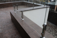 Стеклодержатель Inoxstore напольный с точечным креплением, 40х40х400 мм, рутель Ø 40 мм, полированный, AISI 304