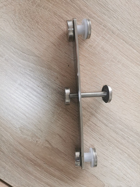 Стеклодержатель Inoxstore пластинчатый 23х200 мм, шайба 25 мм, под стекло 8-10 мм, полированный, AISI 304