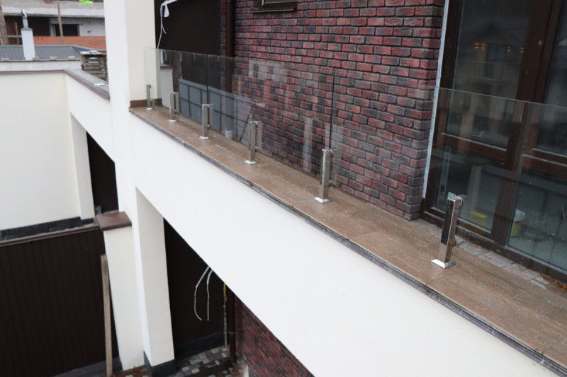 Стеклодержатель Inoxstore напольный с точечным креплением, 40х40х400 мм, рутель Ø 50 мм, полированный, AISI 304