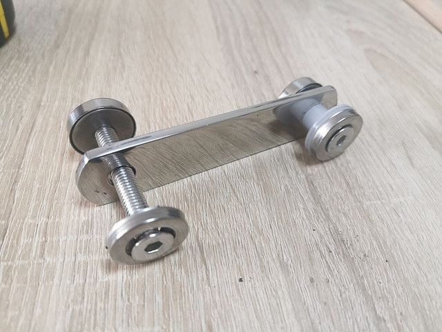 Стеклодержатель Inoxstore пластинчатый 23х115 мм, шайба 25 мм, под стекло 8-10 мм, односторонний, полированный, AISI 304