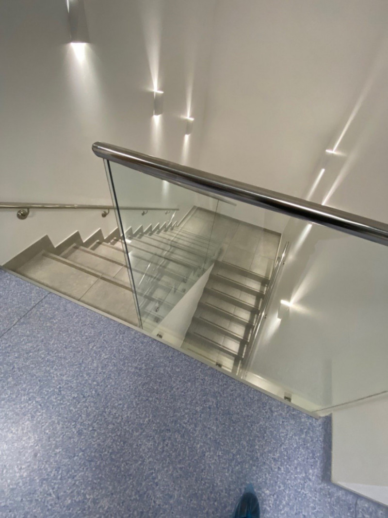 Поручень на стекло 42,4 мм с пазом 24х24 мм, полированная, AISI 304